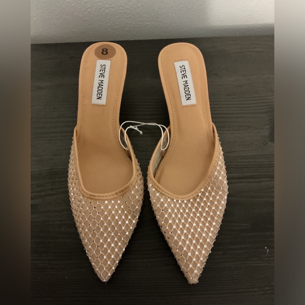 Steve Madden NWOT Women's Tan Micki Rhinestone, Kitten Heel Mule Pumps. Size 8.